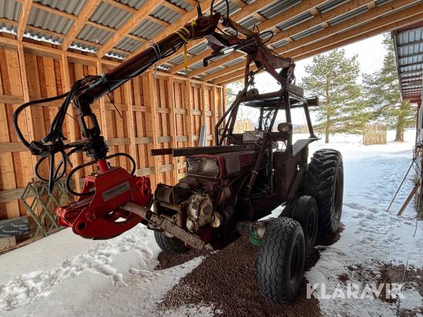 Skogstraktor Massey Ferguson 175 S AL med timmervagn