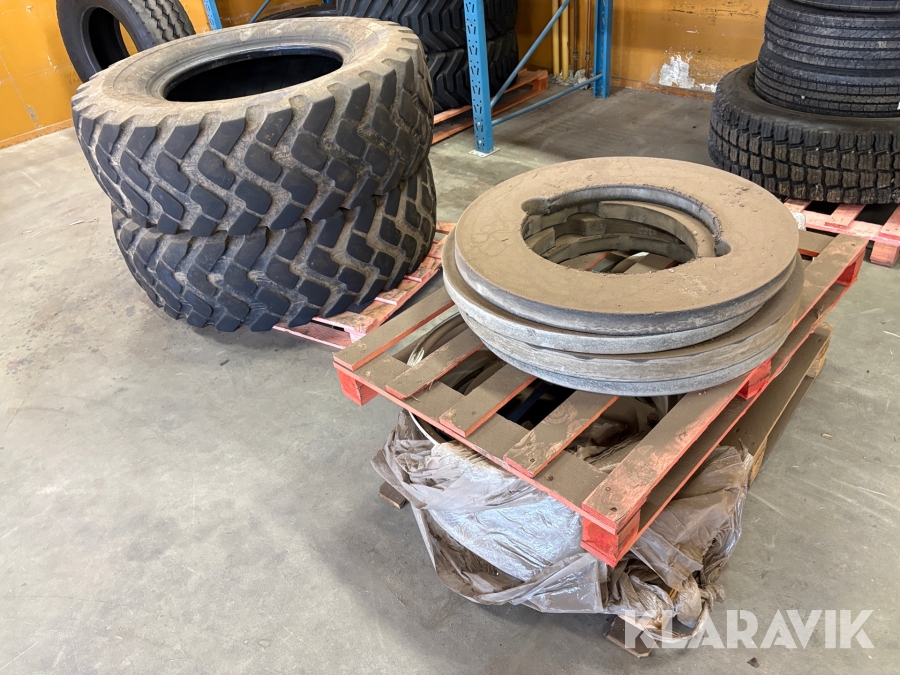 Lantbruksdäck Michelin 15.5R25 2st med fälg