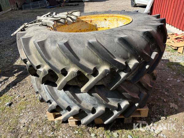 Dubbelmontage Taurus 18.4R38 1par