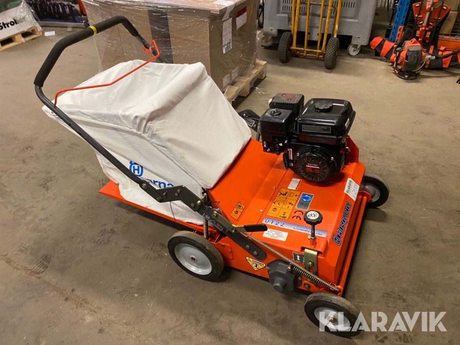Mossrivare Husqvarna DT22 C med uppsamlare