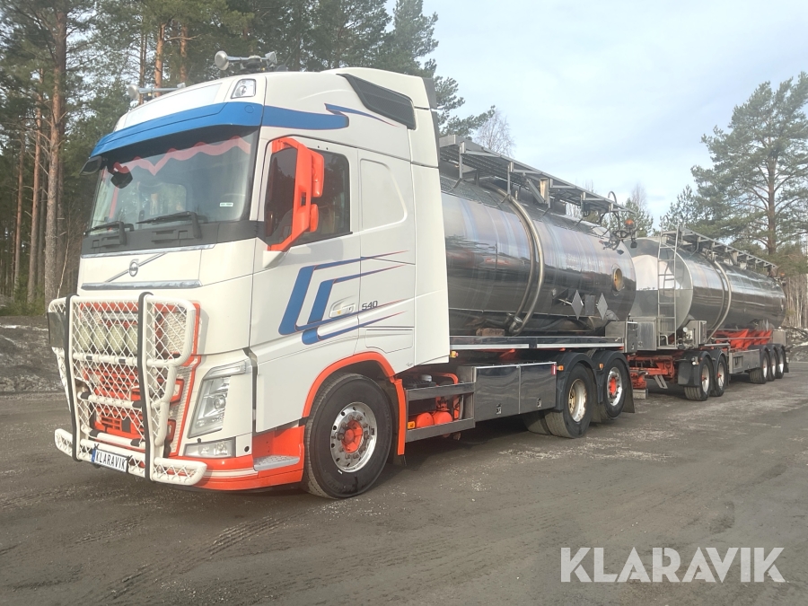 Tankbil Volvo 540 och släp 