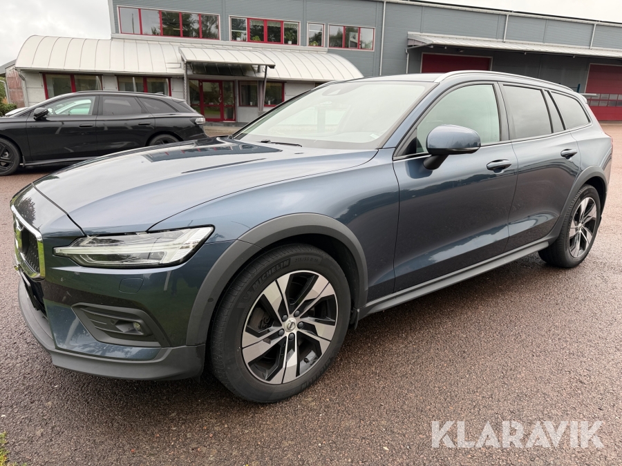 Volvo V60 B4WD Cross Country Mildhybrid