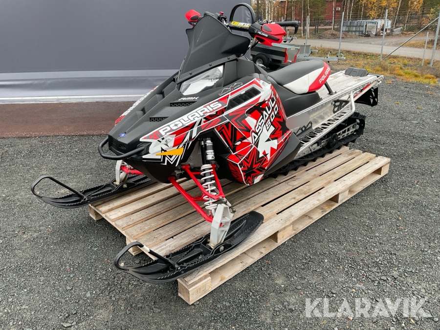 Snöskoter Polaris Assault 800 155