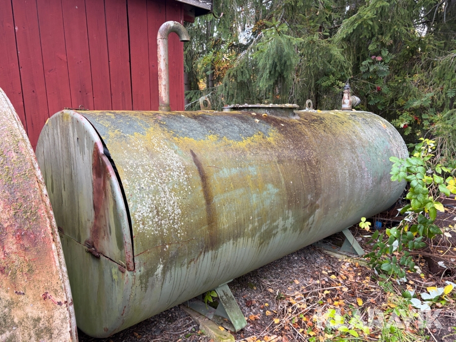 Dieseltank med handpump