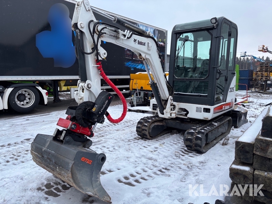 Grävmaskin Bobcat 325D med redskap