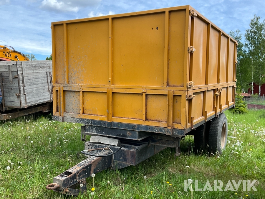 Lantbrukskärra med tipp