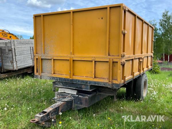 Lantbrukskärra med tipp