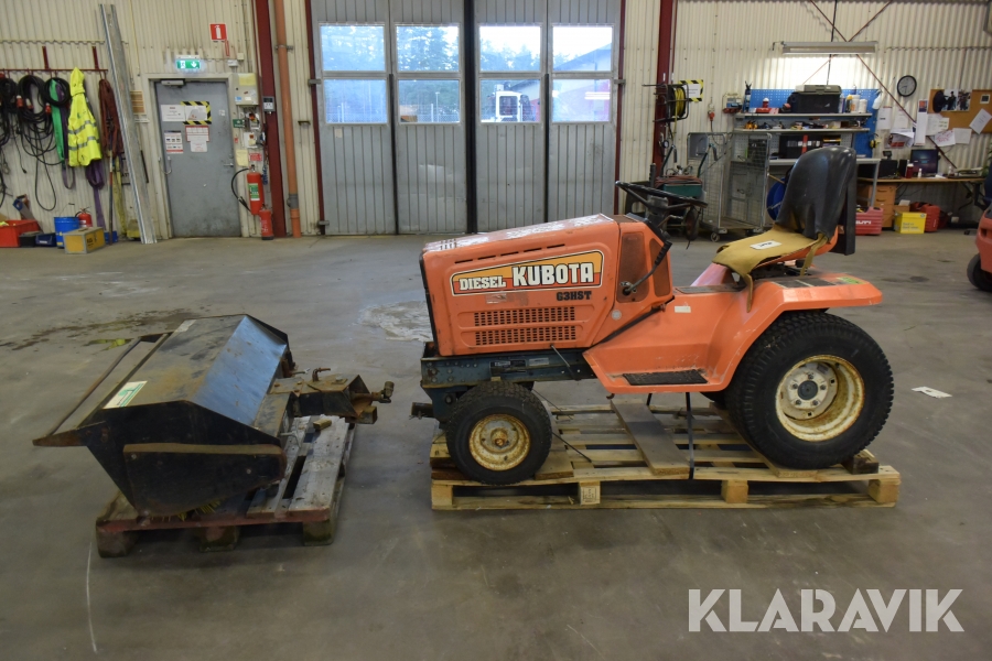 Minitraktor med sopvals Kubota G3HST