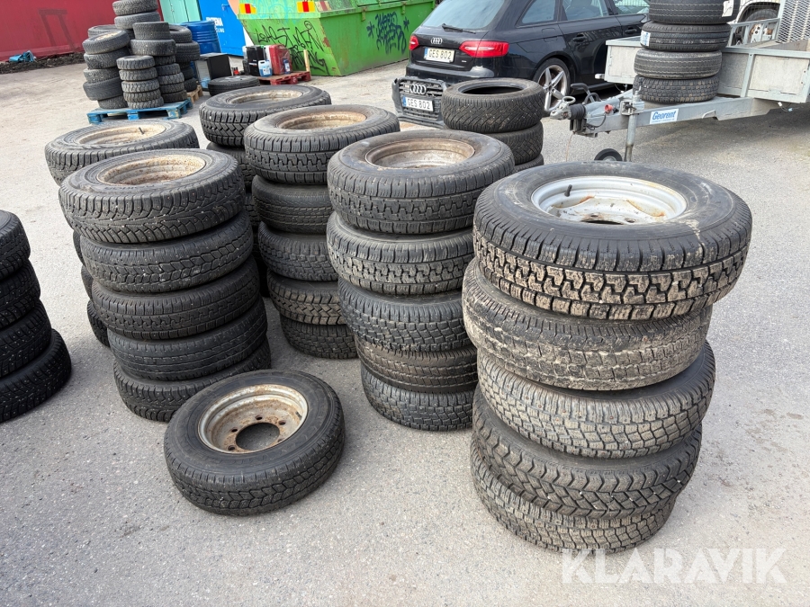 Däck med fälgar 31st