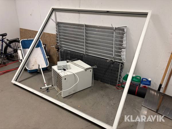 Kylrum med aggregat, kompressor och 2 väggar