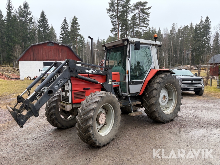 Traktor Massey Ferguson 3095 med frontlastare.