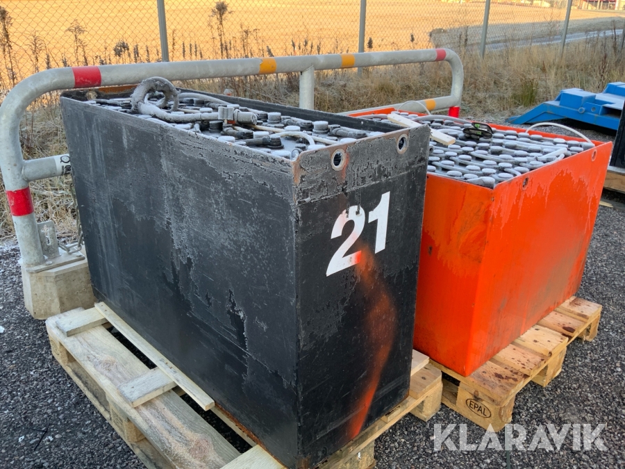 Truckbatterier 2st