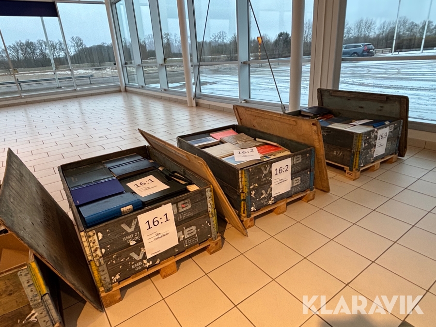 Diverse manualer, reservdelskataloger & sprängskisser Volvo & Renault från cirka år 1960-2000