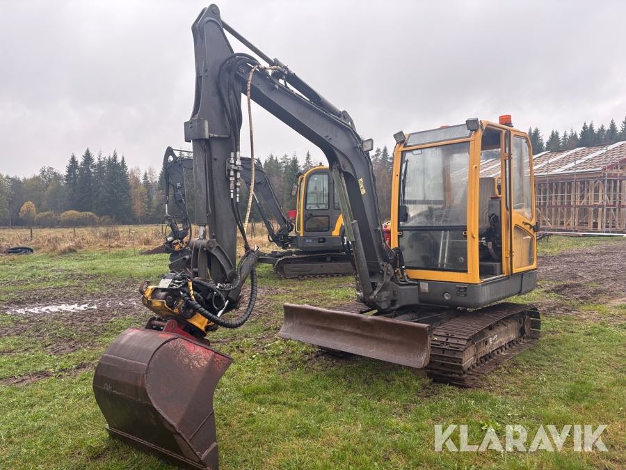 Grävmaskin Volvo EC35 med tiltrotator och redskap