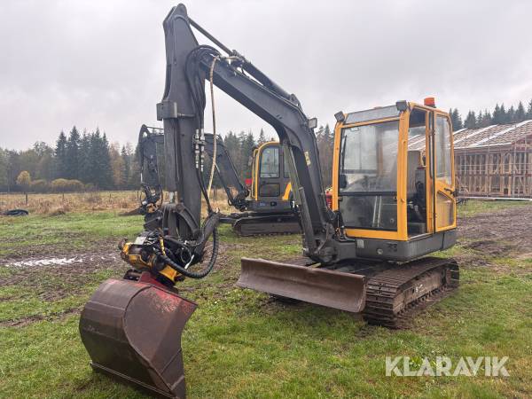 Grävmaskin Volvo EC35 med tiltrotator och redskap