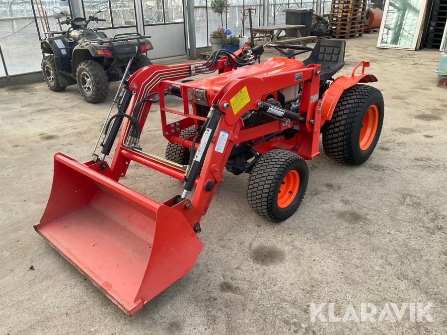 Traktor med frontlastare Kubota B7001 4 wd