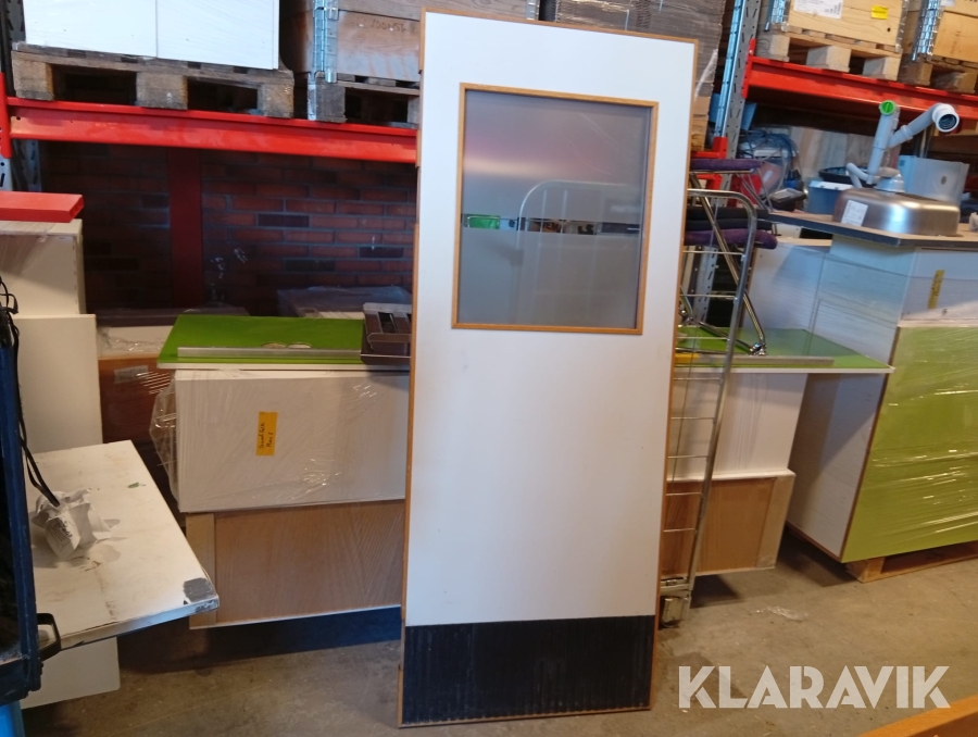Innerdörrar med glasparti och sparkplåt 2st