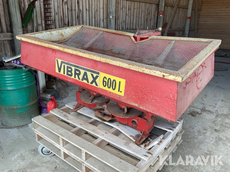 Konstgödselspridare Vibrax 600l