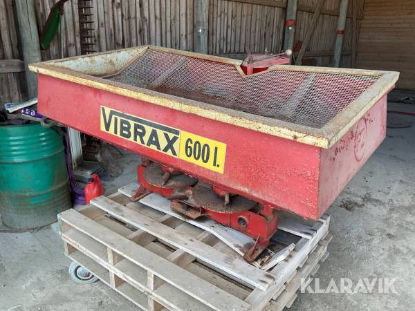 Konstgödselspridare Vibrax 600l