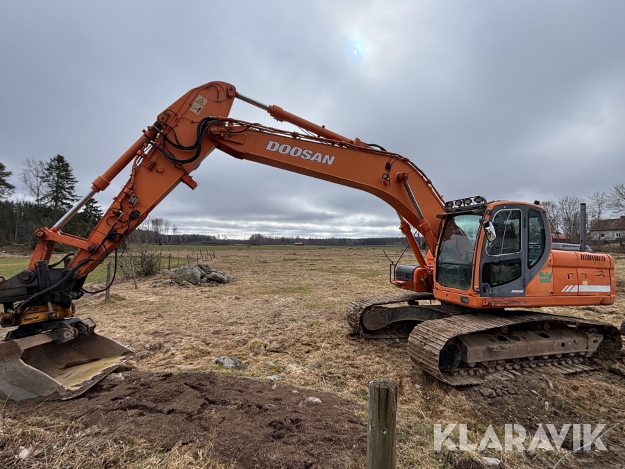 Grävmaskin Doosan DX225LC med tiltrotator