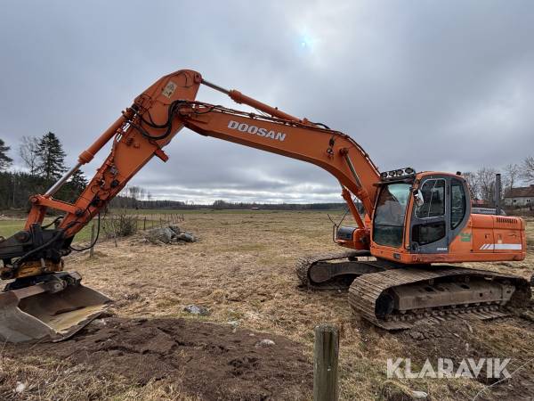 Grävmaskin Doosan DX225LC med tiltrotator