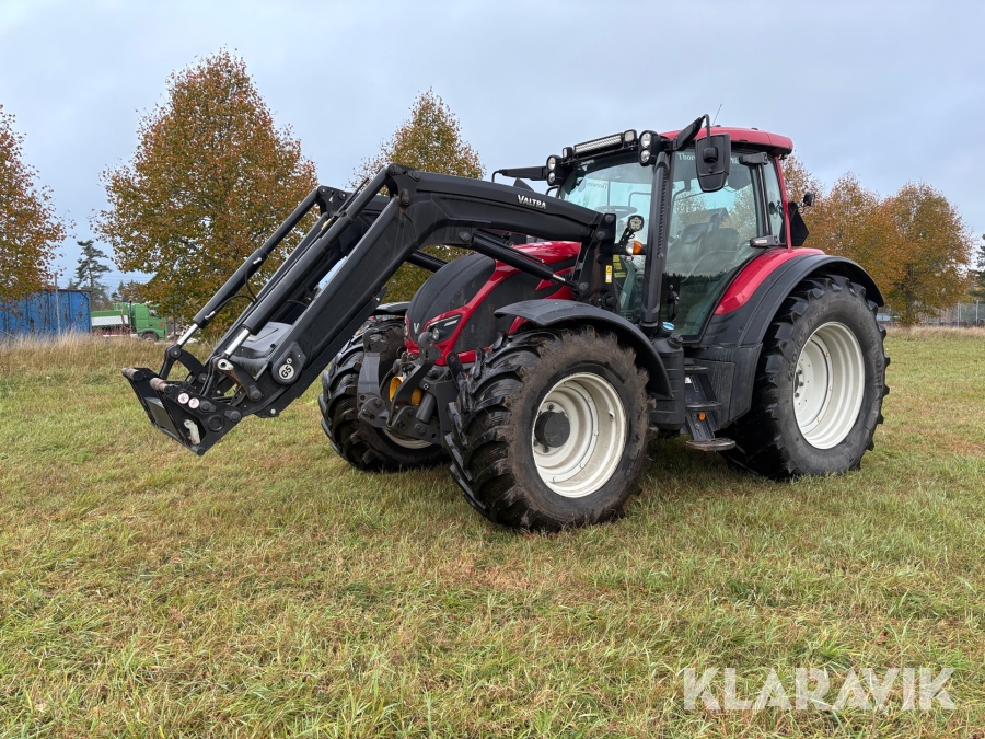 Traktor Valtra N174 med frontlastare