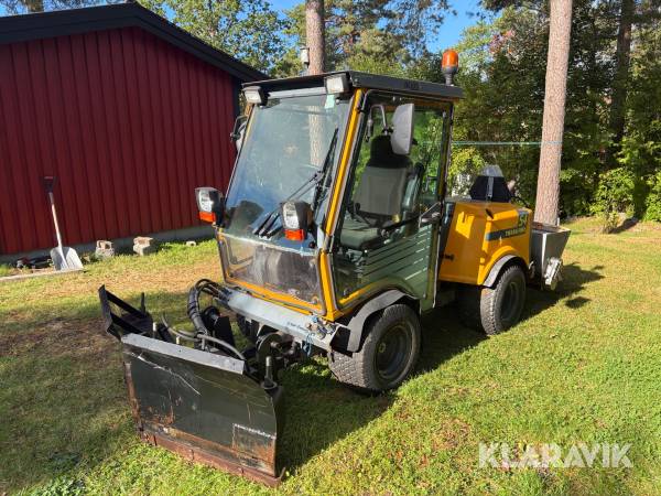 Redskapsbärare Belos Trans Pro 54 med plog och sandspridare