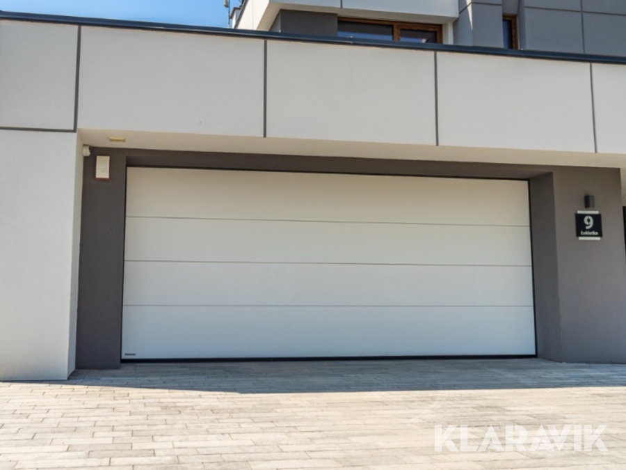 Takskjutport Doormaster L-Rib träådring inklusive motordrift.