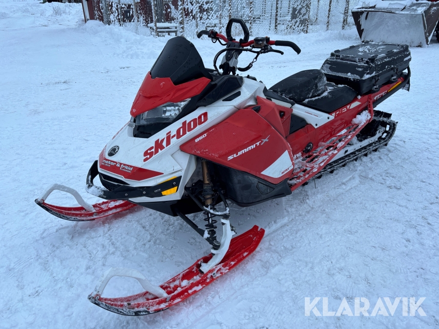 Snöskoter Ski-Doo Summit X 850 154