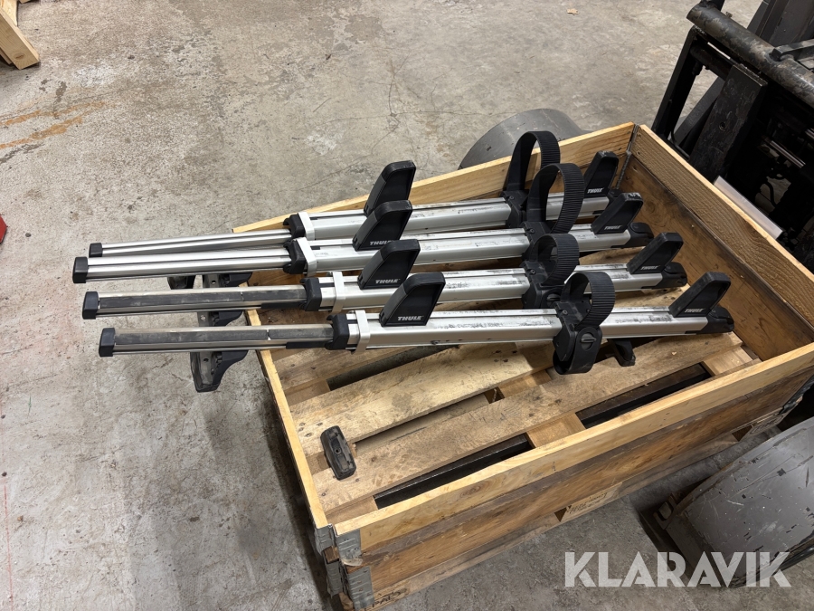 Takräcken med steghållare Thule 4st