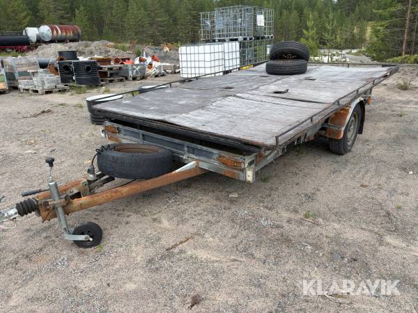 Personbilssläp med skoterflak