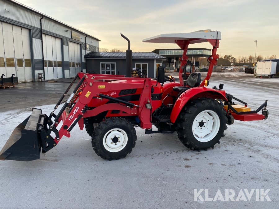 Traktor Dongfeng DF 404 med tillbehör