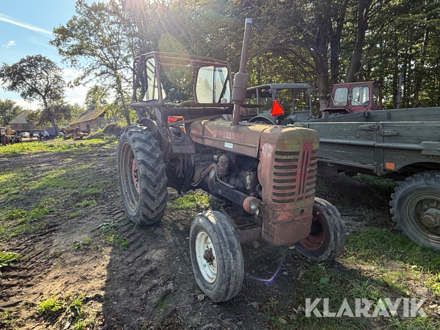 Traktor McCormick B 450