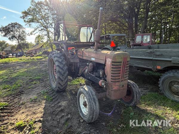Traktor McCormick B 450