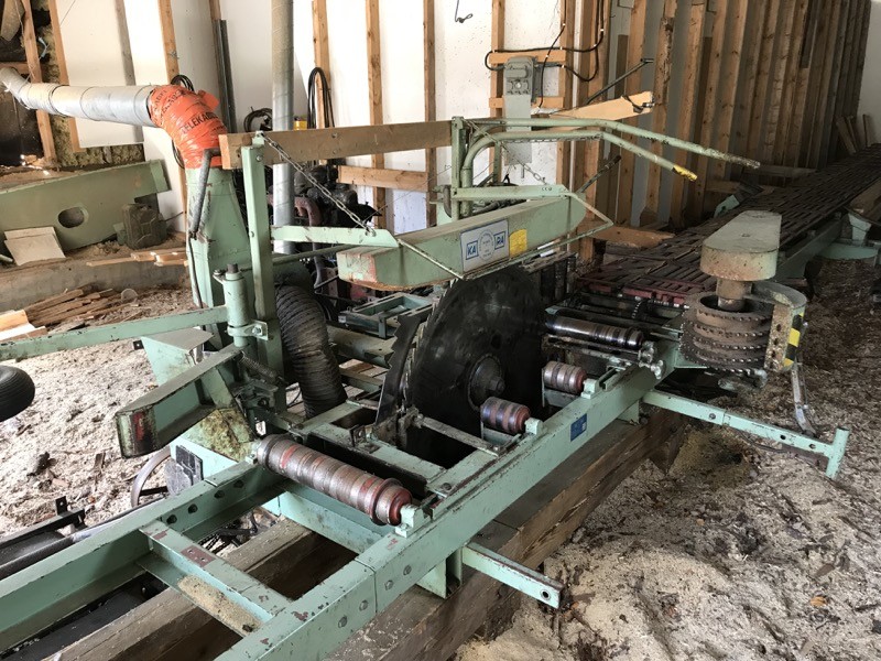 Sågverk med diverse utrustning