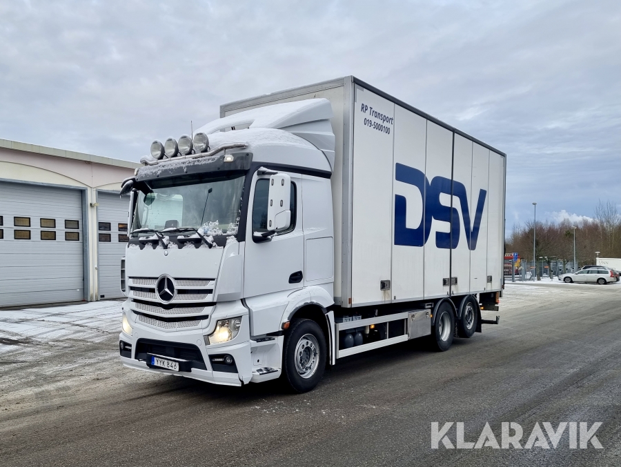 Lastbil Mercedes-Benz Actros 2551 med öppningsbar sida & bakgavellyft