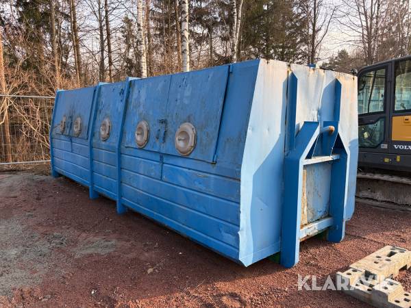Lastväxlarflak med täckt container och sidoinkast
