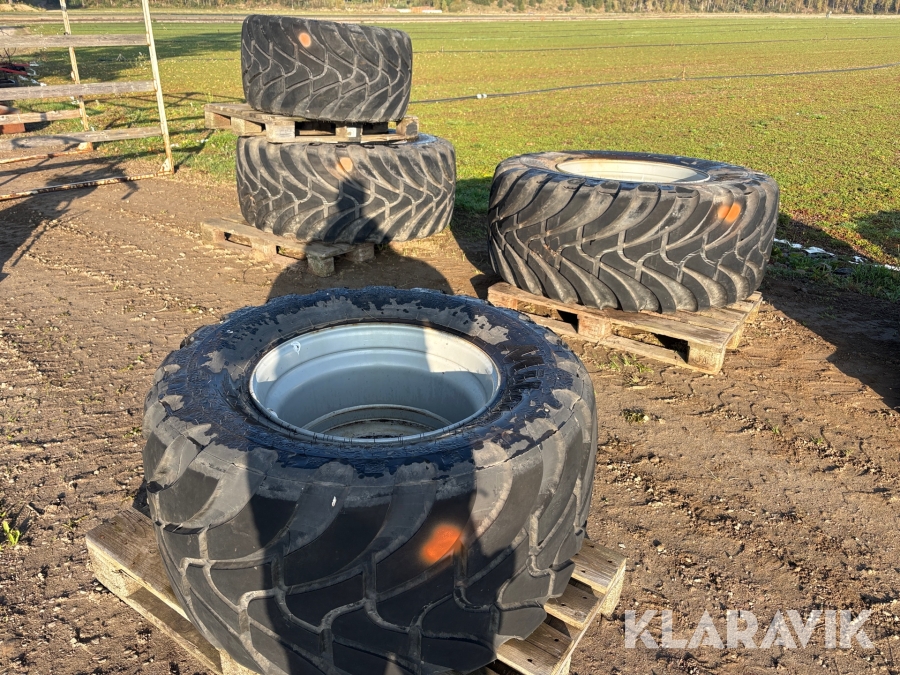 Däck och fälg Mitas 560/45R22.5 2st 600/60R30 2st