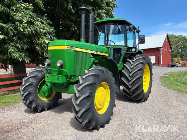Traktor John Deere 4430
