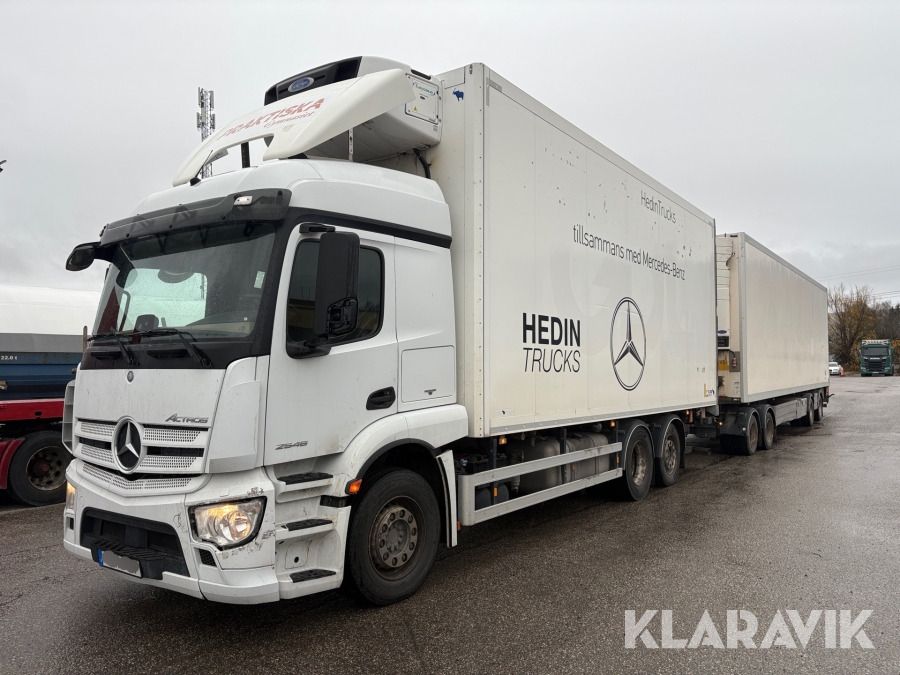 Kylbil Mercedes-Benz Actros med släp 