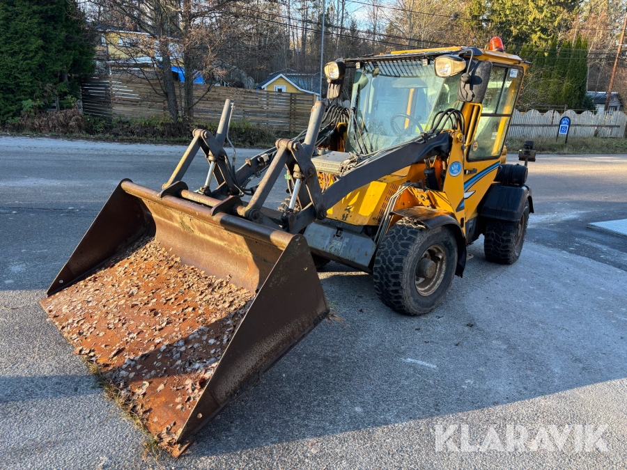 Redskapsbärare Wiile 455b med skopa & sandspridare