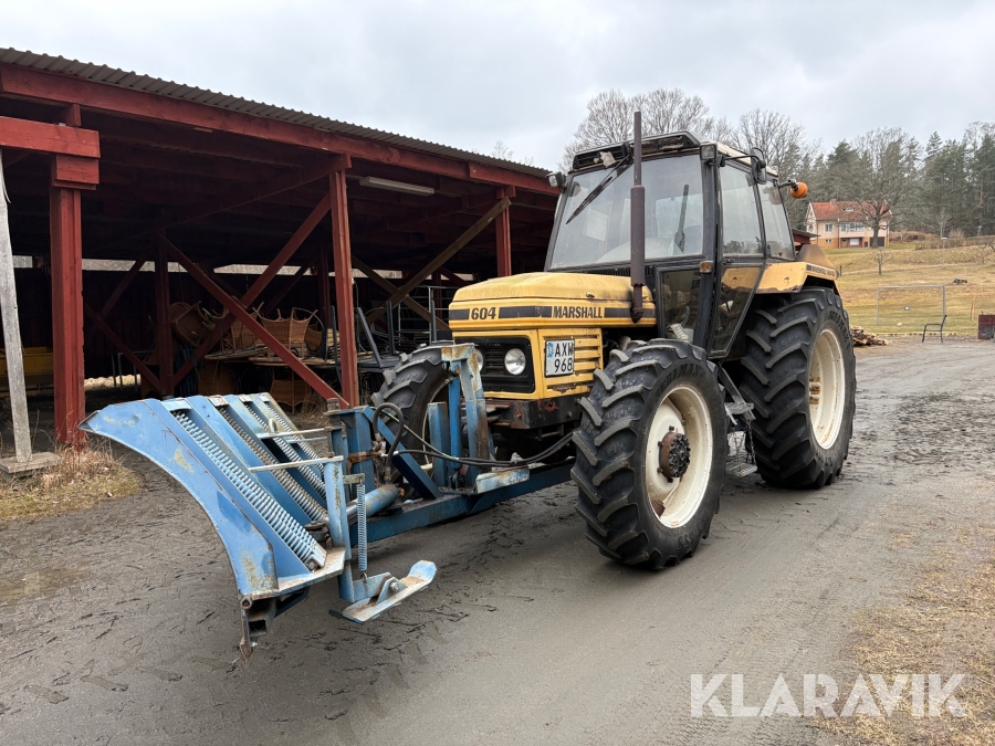 Traktor Marshall 604XL skogsutrustad