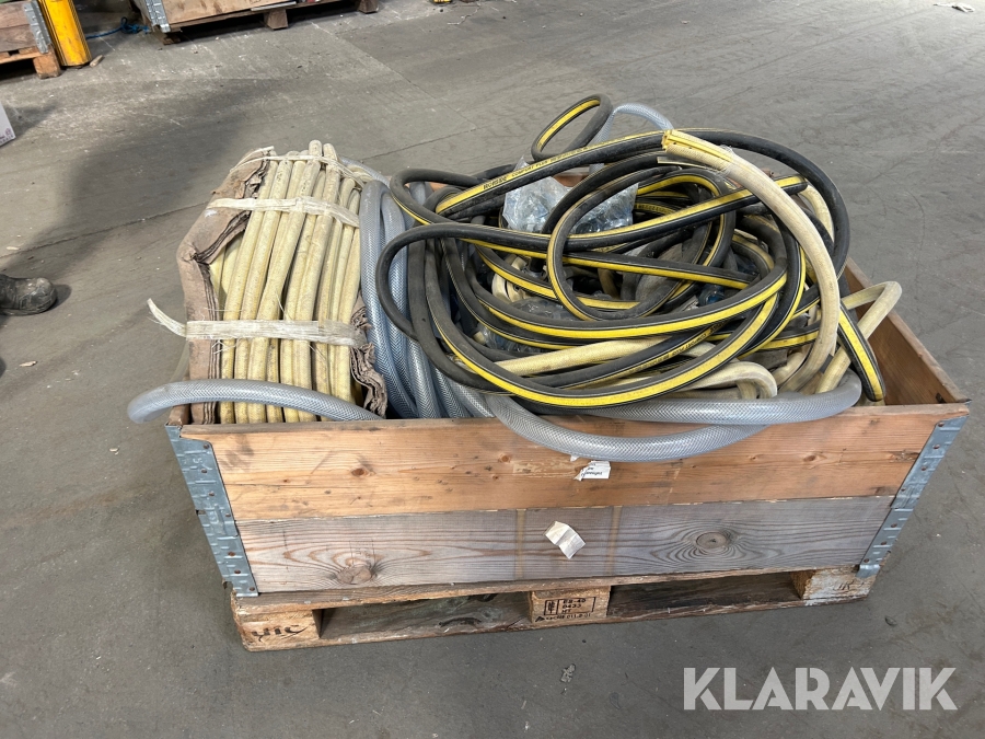 Vattenslangar och slangklämmor