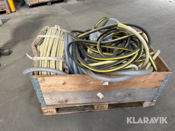 Vattenslangar och slangklämmor