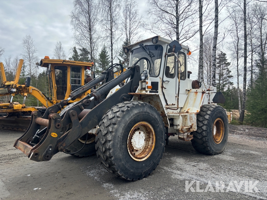 Hjullastare Volvo BM 4400 med Gafflar skopa och snöblad