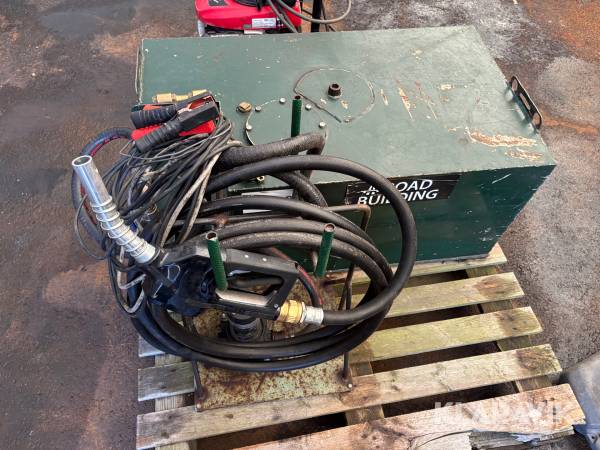 Mobiltank för pickup Wikers 200liter med pump och handtag