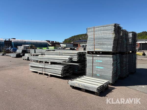 Stort parti ställningsmaterial Haki inventerat