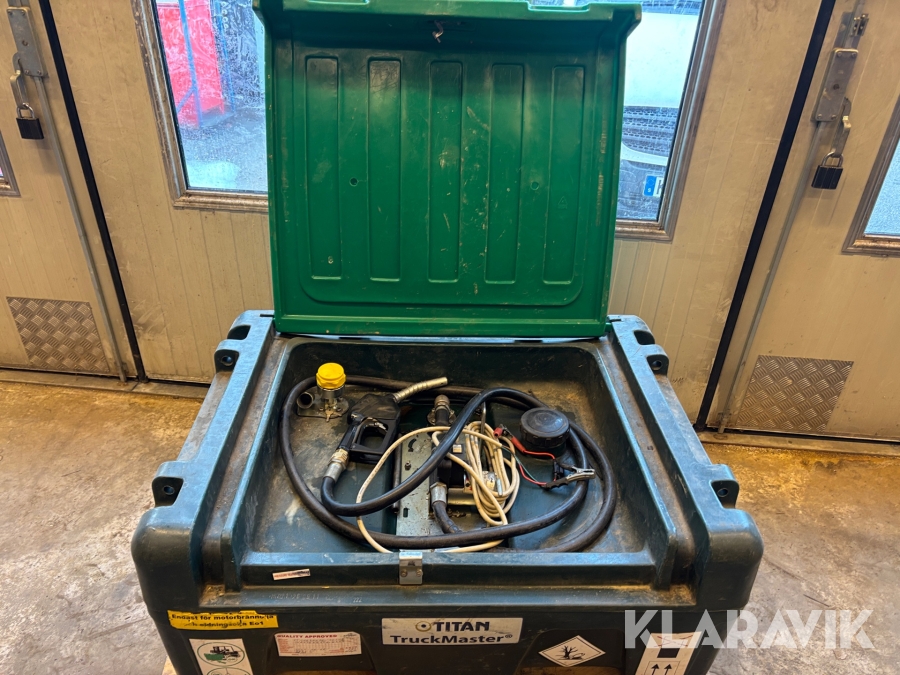 Tank Kingspan Titan truckmaster 200Liter med pump och handtag