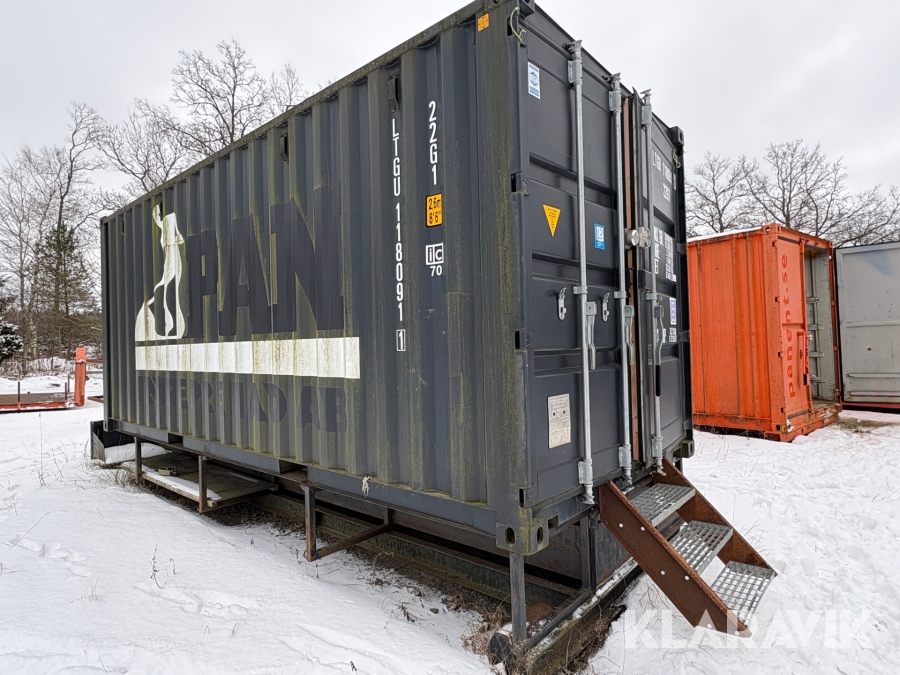 Container inredd på lastväxlarram/ verktygscontainer