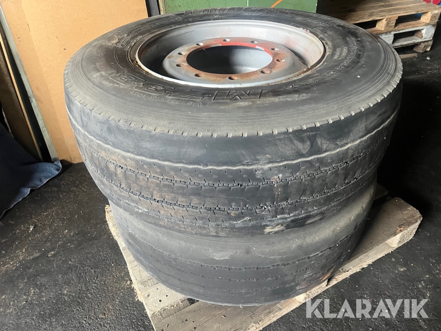 Däck med fälg Bridgestone 2st. 385/65 R 22,5